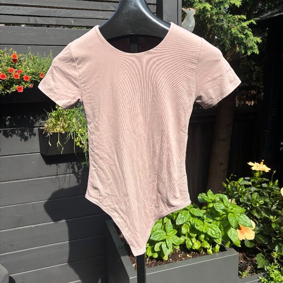 Babaton/Aritzia Contour Dusty Rose T-shirt Bodysuit - Picture 1 of 3